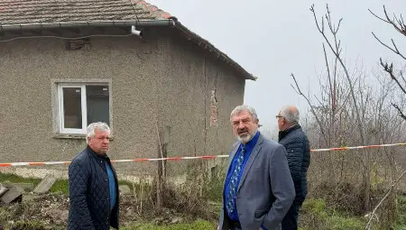 Спукана тръба доведе до пропадане на главната улица в село Екзарх Йосиф Спукана тръба доведе до пропадане на главната улица в село Екзарх Йосиф