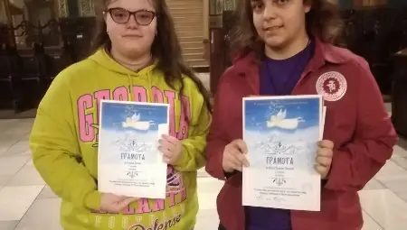 Рисунка и графика донесоха награди на Румина и Елица от Рождественския конкурс на митрополията Рисунка и графика донесоха награди на Румина и Елица от Рождественския конкурс на митрополията