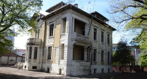 Вдовица и новият й другар търбушили къщата на Бурови