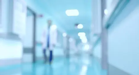 Окончателно влизаме в болница само с лична карта