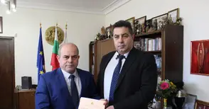 Рожденикът Стоилов добави автентичен офицерски щик към Батенберговата сабя