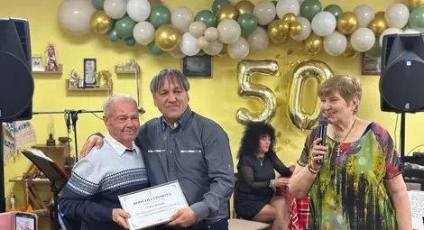 Пенчо Милков поздрави Пенсионерски клуб "Надежда" в Николово за юбилея му Пенчо Милков поздрави Пенсионерски клуб "Надежда" в Николово за юбилея му