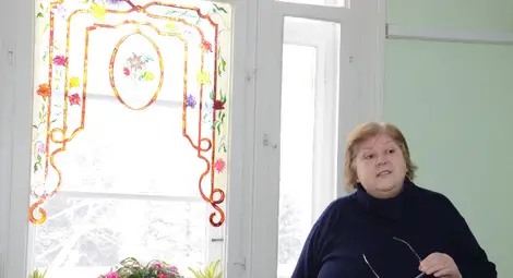 Ирена Линкова прави витражен дебют на пет врати в дома си