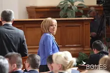 Шумотевица и скандирания в НС