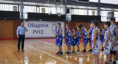 Баскетболът почна с победа участието си в дизизия „Център“ Баскетболът почна с победа участието си в дизизия „Център“