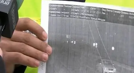 Снимаха шофьор да лети с 252 км/ч (Видео) Снимаха шофьор да лети с 252 км/ч (Видео)