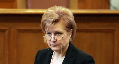 Менда Стоянова: От бездимните цигари бюджетът губи по 30 млн. лева