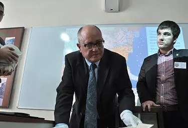 Министърът на образованието обеща по-високи заплати за учителите Министърът на образованието обеща по-високи заплати за учителите