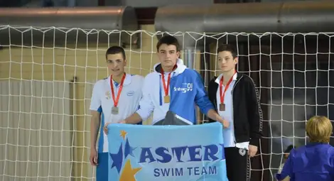 Русенски плувец със злато и сребро в Белград