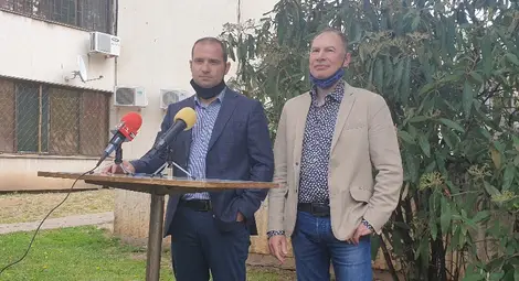 Председателят на групата Бедрос Пехливанян /вдясно/ и съветникът Светлозар Симеонов. Снимка: Авторът