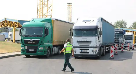 Драгомир Драганов: Средно по 160 леки коли и 36 камиона преминават в 20-минутните коридори през Дунав мост от България към Румъния