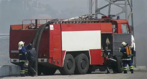 Кола с транзитни номера изгоря нелепо в житна нива Кола с транзитни номера изгоря нелепо в житна нива