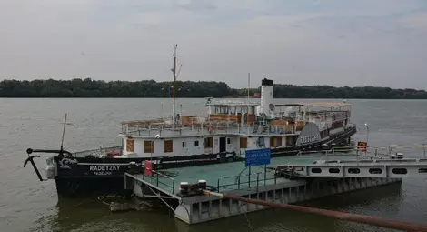 Светинята &bdquo;Радецки&ldquo; посреща посетители на кея