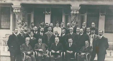 Снимка на Александър Стамболийски, Теодор Теодоров, Венелин Ганев, Янко Сакъзов, Димитър Мишайков, Никола Сакаров, Дим Михалчев, Йордан Иванов и др.