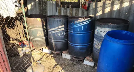 Разбиха огромен канал България-Румъния за нелегален тютюн за пушене, обработван в пълна мизерия /галерия/