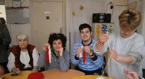 Доброволчески проект открива добротата у младежи в защитеното жилище в Могилино