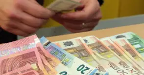 Ножицата на заплатите между обществения и частния сектор стигна рекордните 578 лева