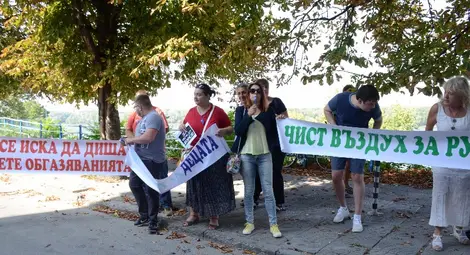 Протестиращите за чист въздух застават до демонстрантите срещу хлора преди 30 години