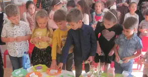 Бъдещи първолаци видяха как сапунът гони коронавируса