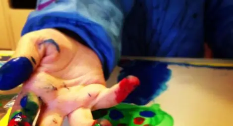 Възпитателка в забавачка залепи с тиксо устата на две дечица!