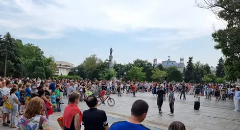 Протестът в подкрепа на зверски измъчваната Дебора от Стара Загора: Отвори очи! Реагирай! Не бъди безразличен!