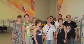 Студенти си помагат с внушения  да разрешават социални проблеми