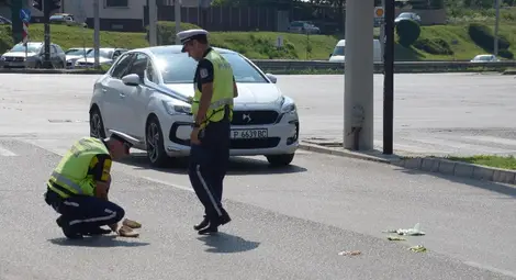 Жена пострада при пресичане на червено извън пешеходна пътека