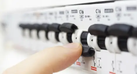 Къде в Европа плащат най-много и най-малко за ток