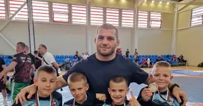 Олимпийският шампион Рамазанов поздрави златните борчета от Сливо поле