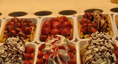 Как да се вдъхновим от Европа, докато Жулиен отваря бутилки