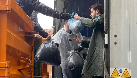 1200 кг капачки предадоха русенци за нова неонатална линейка 1200 кг капачки предадоха русенци за нова неонатална линейка