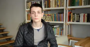 Президентът за един ден Йовчо записва любимите си цитати за живота в тетрадка