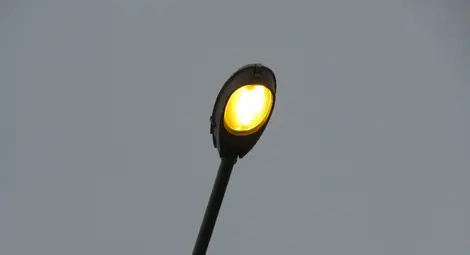 Три екипа от "Комунални дейности" възстановяват осветлението по основните улици в Русе