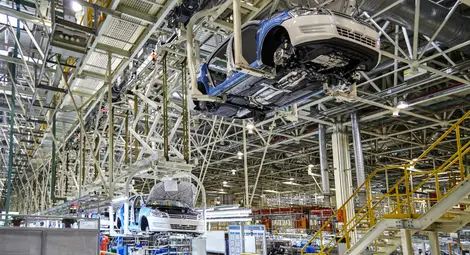 Прогноза: автомобилните производители ще страдат с години заради кризата с чиповете