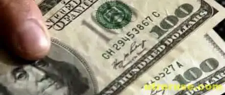 Мъж заложил на спортно събитие в букмейкърски пункт в Русе 1000 фалшиви долара Мъж заложил на спортно събитие в букмейкърски пункт в Русе 1000 фалшиви долара