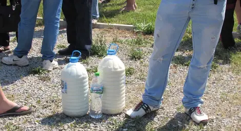 Млекопроизводителите заплашват да блокират държавата
