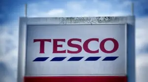 Магазин и клиент си разменят оди след откриване на червей в краставица