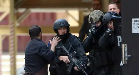 Взривове в кафенето в Сидни, заложниците избягаха