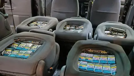 Цигари, скрити в хляб, в кашони със зеленчуци и под тапицерията на автомобил, откриха митнически служители от ТД Митница Русе