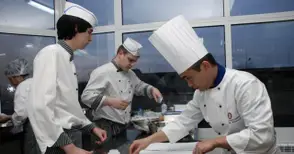 Германия ще обучава младежи за готвачи и фитнес инструктори