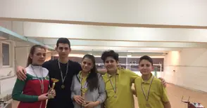 Младите майстори на пистолета с 6 медала на турнир във Варна