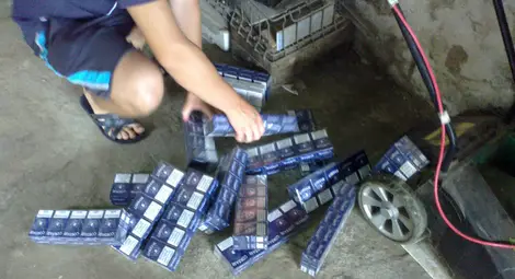 Крият в косачка нелегални цигари