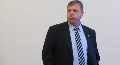 Каракачанов: Темата за казармата не е затворена