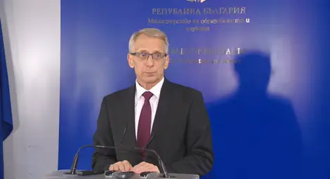 Просветният министър: При 10% заболели ученици ще се преминава към дистанционно обучение