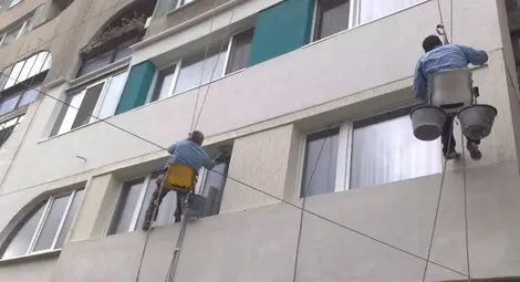 &bdquo;Нетуоркс&ldquo; вкарва вътре кабелите за интернет на саниращи се блокове