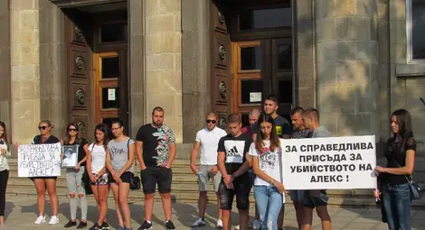 Лелята на убития Алекс от Бяла: Брат ми и снаха ми от една година, един месец и 14 дни живеят в ада