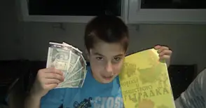 SMS от момиче накара 12-годишния Стивън да скочи от шестия етаж