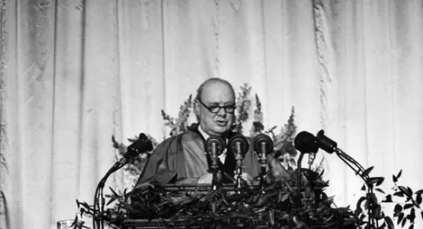 Уинстън Чърчил изнася прочутата си реч в Уестминстърския колеж във Фултън, Мисисипи. Снимка: Интернет Уинстън Чърчил изнася прочутата си реч в Уестминстърския колеж във Фултън, Мисисипи. Снимка: Интернет