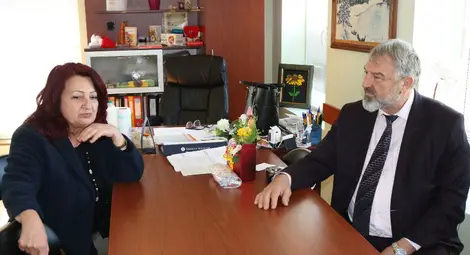 Пациентите от Центъра за психично здраве в Русе получиха дарение от областния управител Драгомир Драганов Пациентите от Центъра за психично здраве в Русе получиха дарение от областния управител Драгомир Драганов