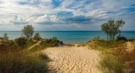 Чака ни топла неделя, облаци - над Източна България Чака ни топла неделя, облаци - над Източна България